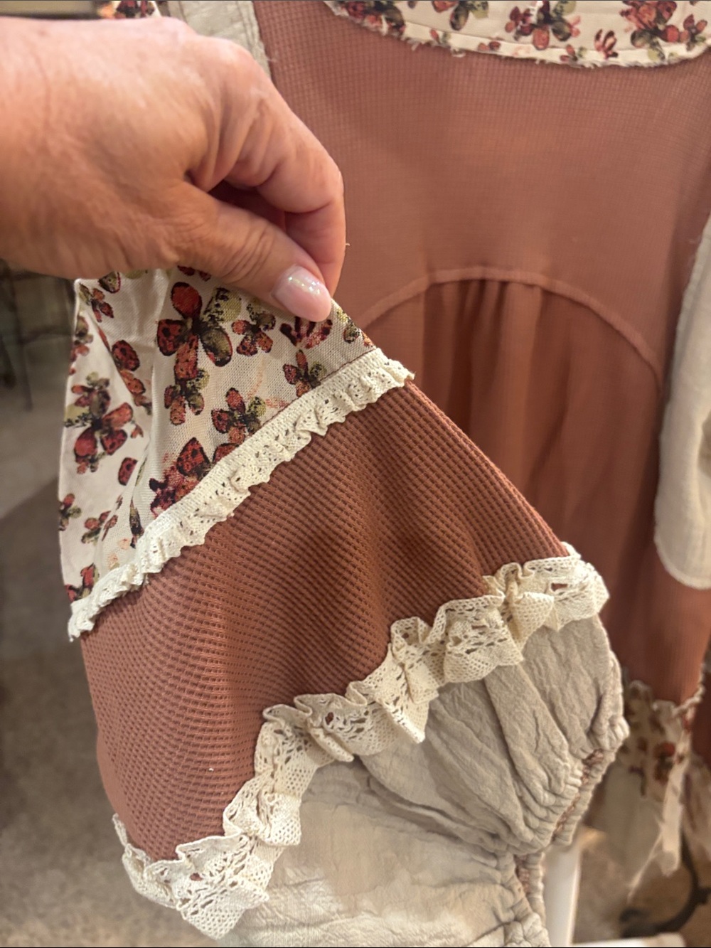 NEW POL Dusty Rose Floral Ruffle Top - Picture 4 of 6